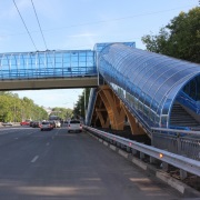 Тросовая молниезащита надземного пешеходного перехода