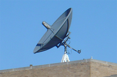 Тарелка спутникового телевидения