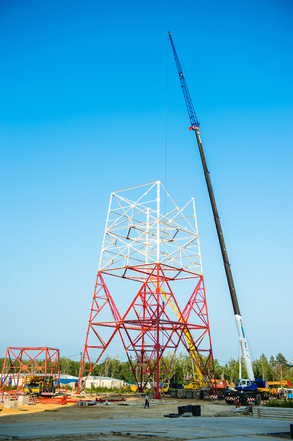 To increase the height, a unique jack-up crane