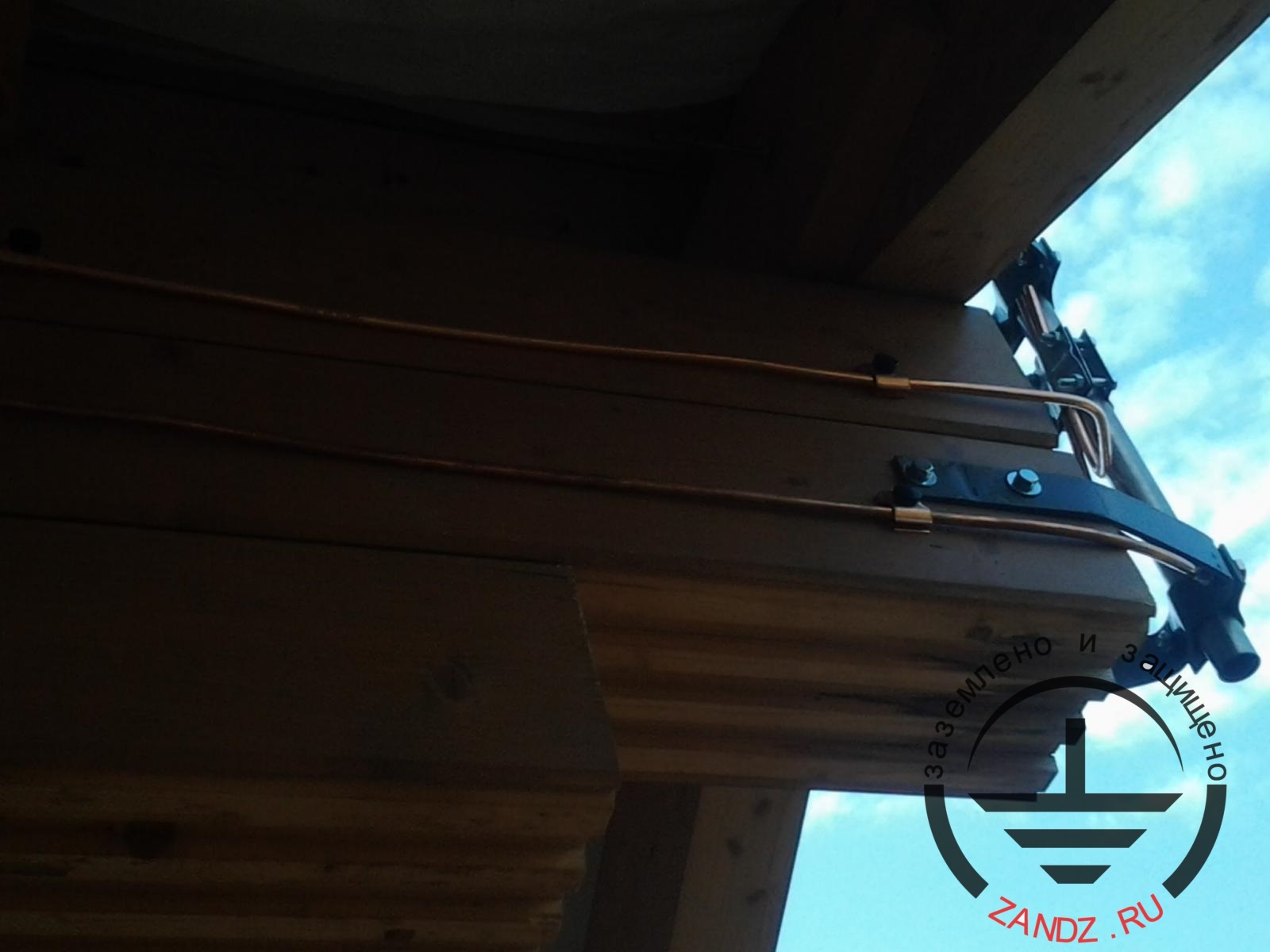 How to fix down conductor on the roof?1