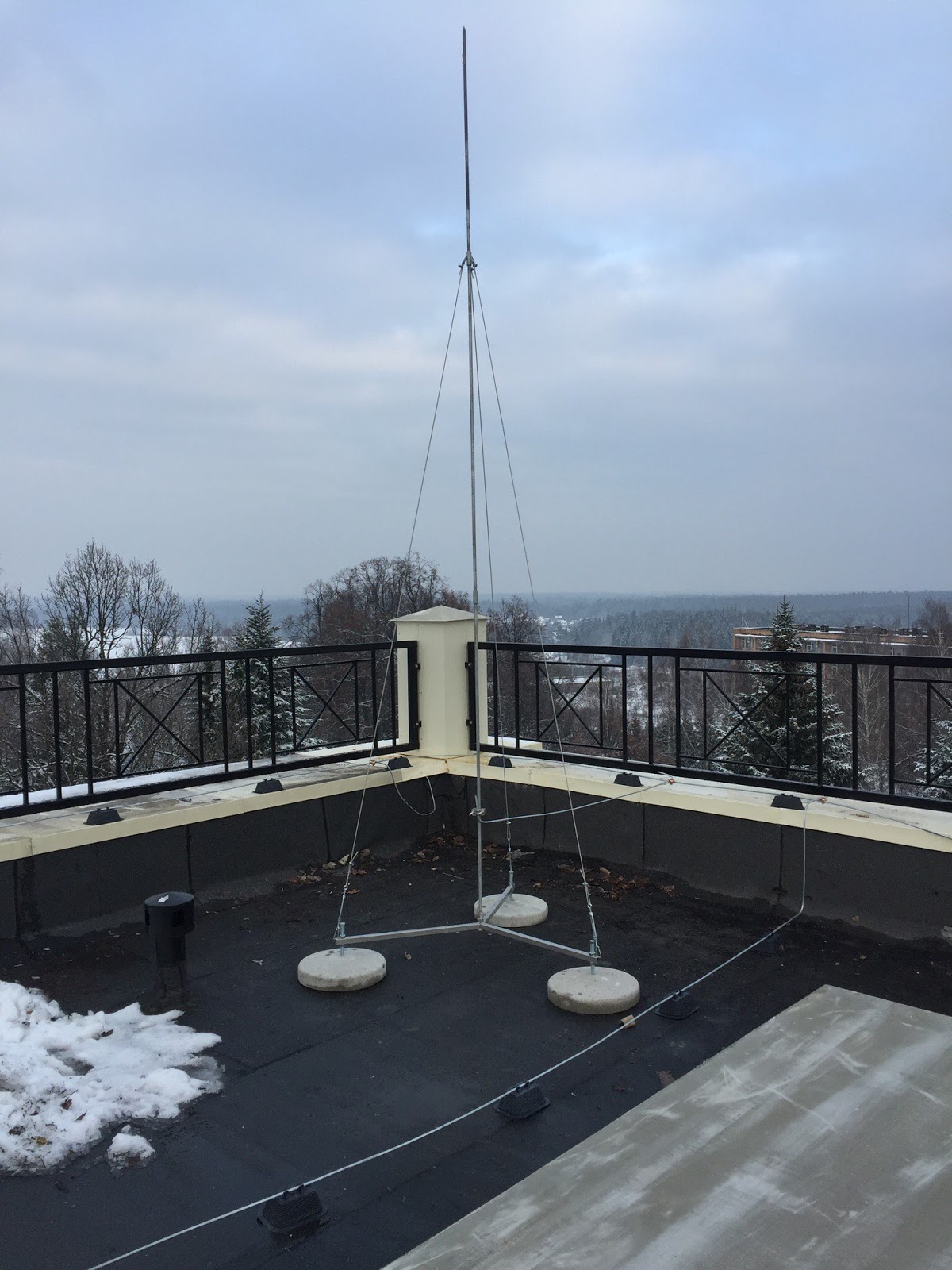 молниеприёмник на кровле отеля