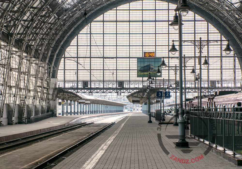 Grounding of a CCTV system for railroad stations