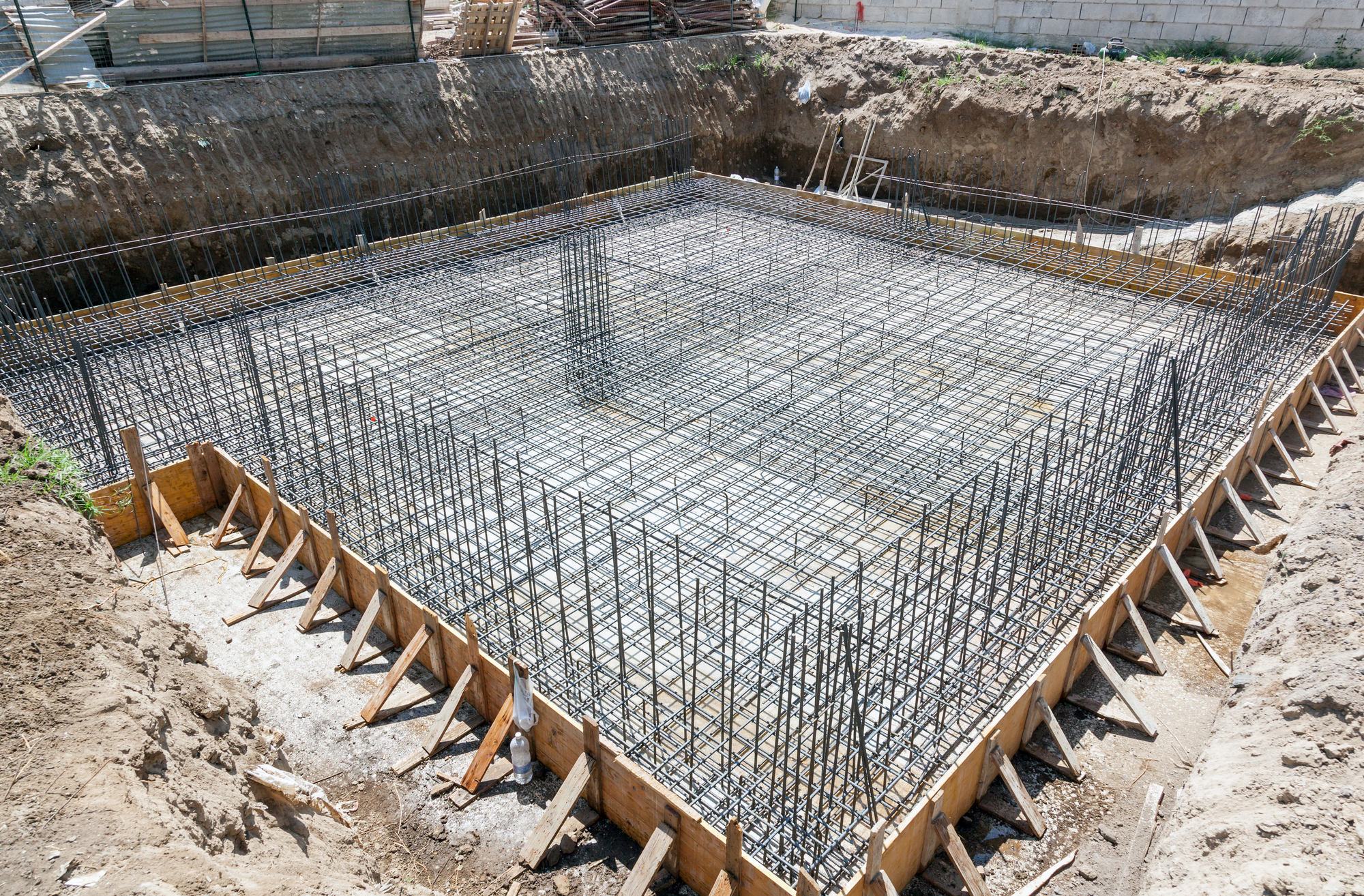 Can we use a reinforced concrete foundation as a grounding arrangement for the lightning protection?