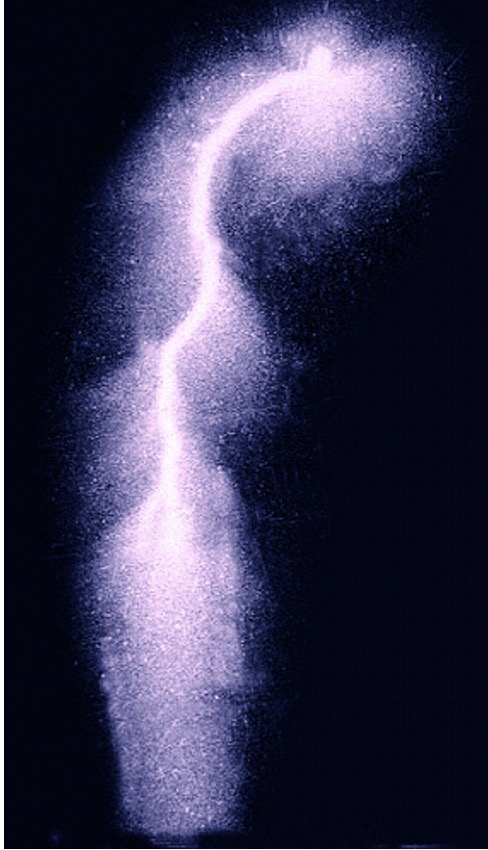 Opposite discharge from on-ground structures in storm conditions