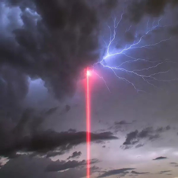 Можно ли управлять молнией с помощью лазера?
